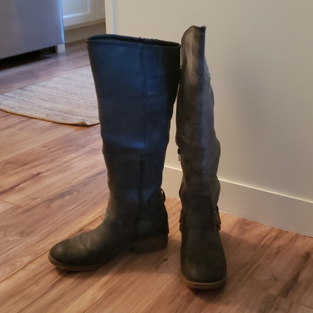 Boots - Picture 2 of 3